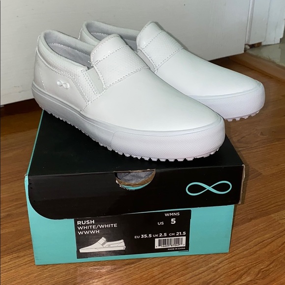 Cherokee Shoes - White Cherokee Infinity shoes